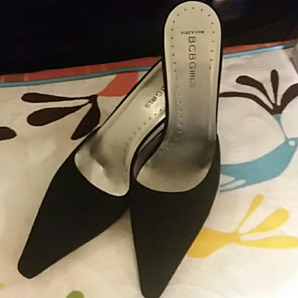 black suede size 8 bcbg girls kitten pumps made in